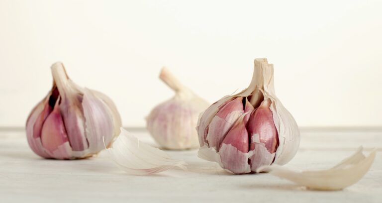 Red Garlic and White Garlic